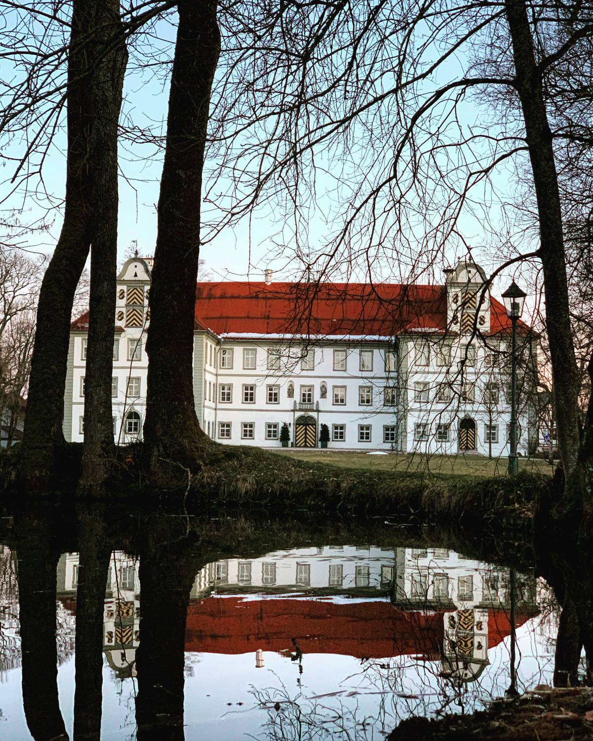 Neues Schloss Kisslegg mit Spiegelung